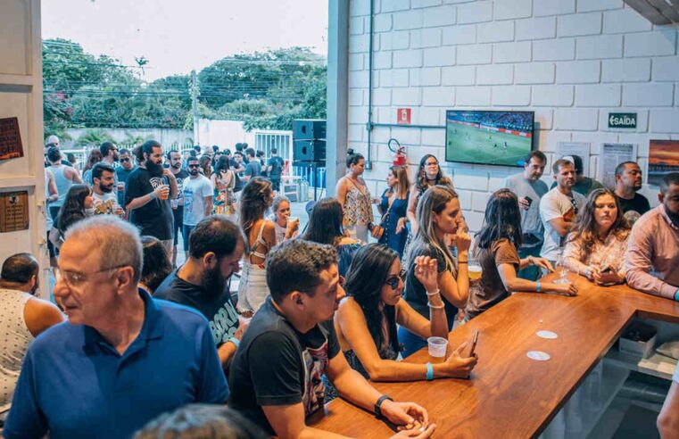 Chope verde e música ao vivo: Proa Cervejaria celebra St. Patrick’s Day