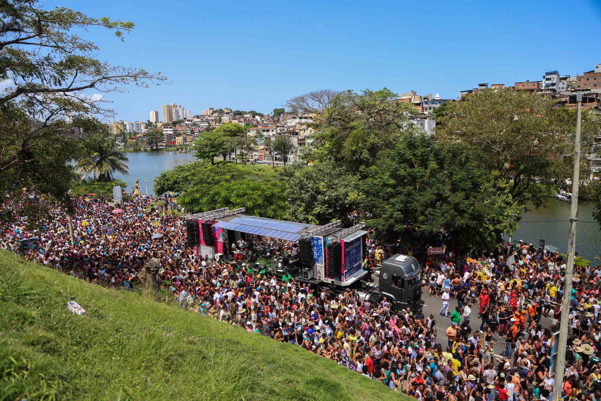 MUDEIdeNOME comanda a “Volta no Dique” e celebra o aniversário de Salvador com a força da Pipoca do Mudei 
