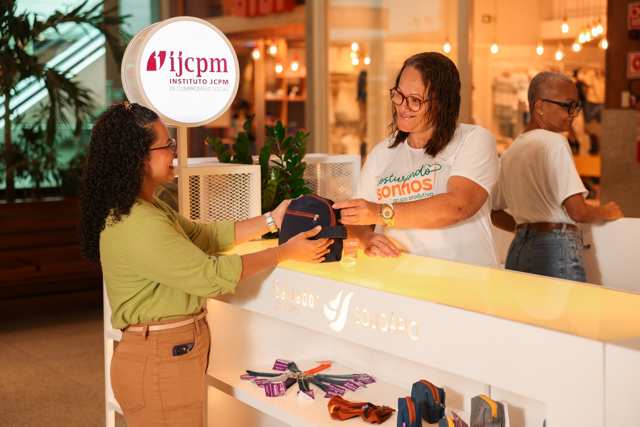 Projeto inédito transforma shoppings em vitrines de geração de renda para instituições sociais
