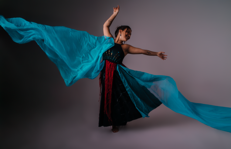 Fernanda Behrens estreia show em homenagem a Chico Buarque no Teatro Gamboa