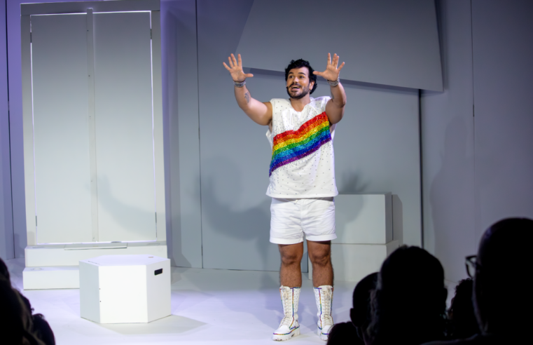 Espetáculo “Além do arco-íris” avança para segunda semana após estreia emocionante