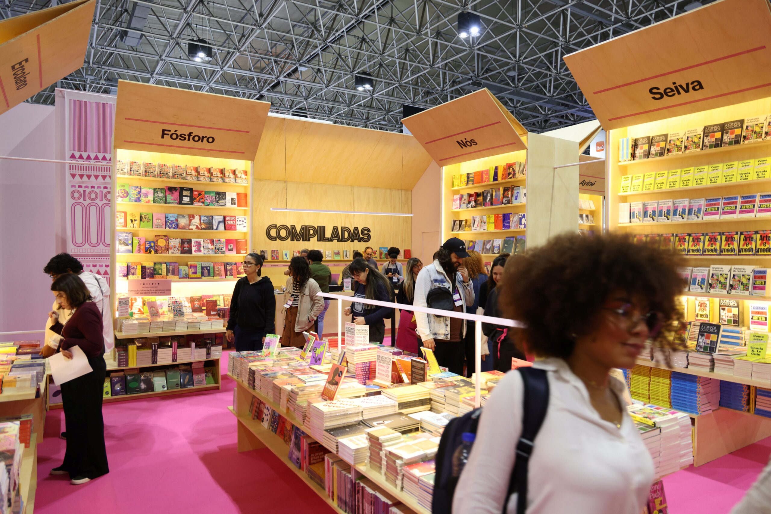 Coletivo com 16 editoras independentes de todo Brasil participa pela primeira vez da Bienal do Livro da Bahia 