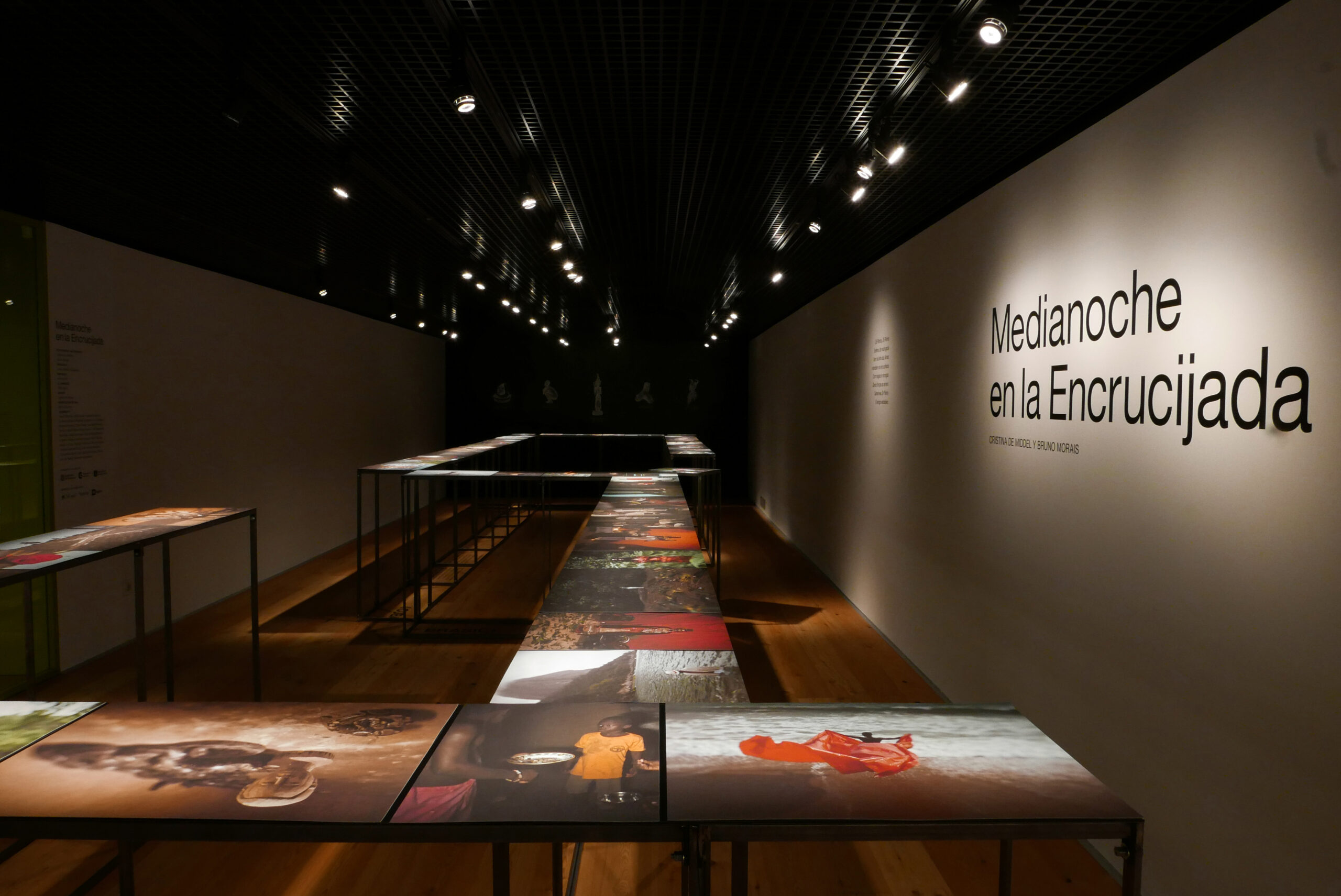 Exposição inédita no Brasil, “Meia-noite na Encruzilhada” chega a Salvador após passar por Barcelona, México e Colômbia