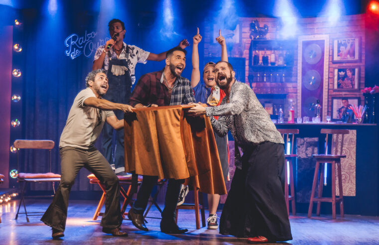 Espetáculo musical que celebra o arrocha tem nova temporada aos sábados em abril no Teatro Módulo