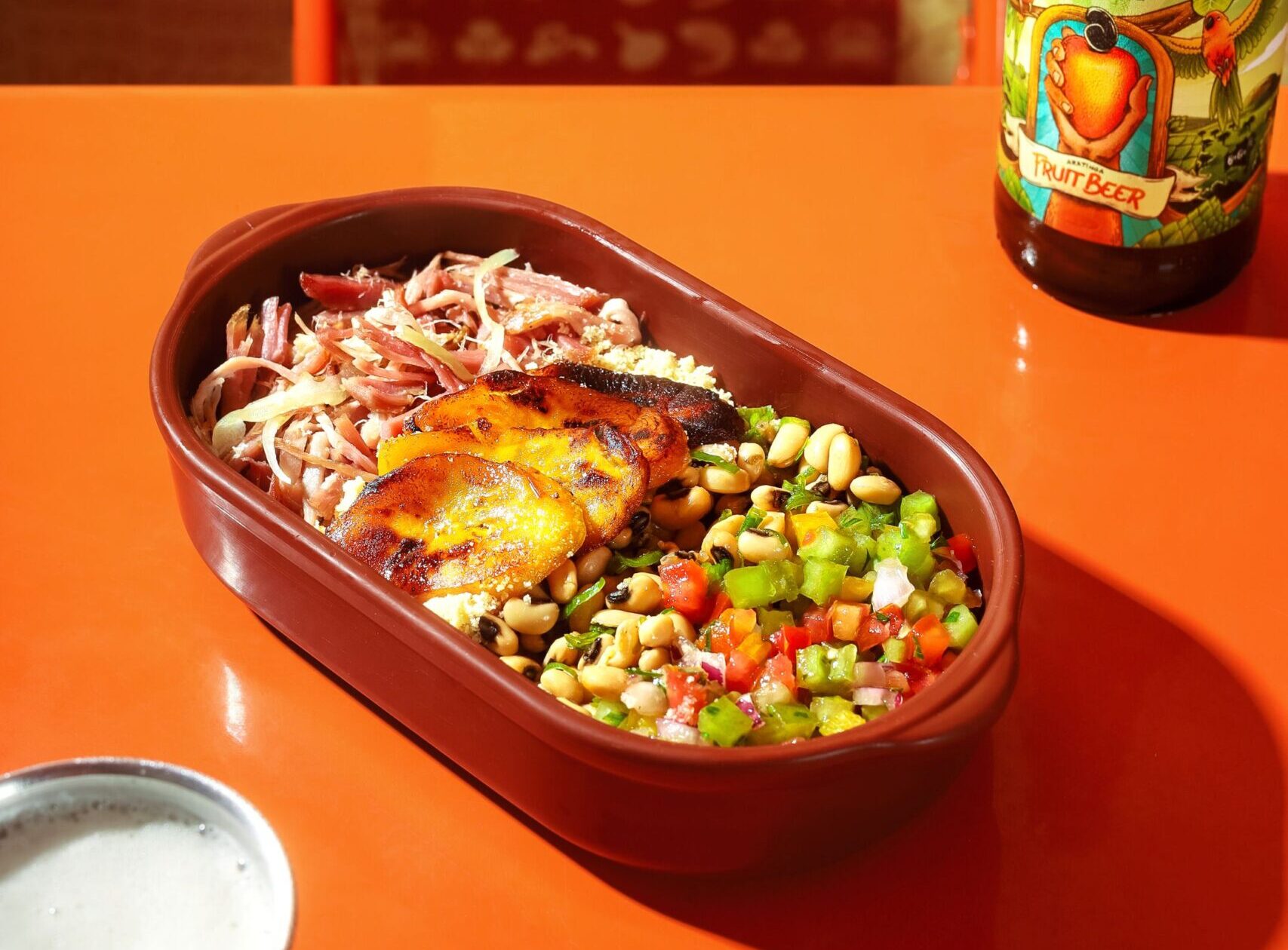 Maimbê: novo branding alia contemporâneo e a tradição familiar da gastronomia afro-brasileira