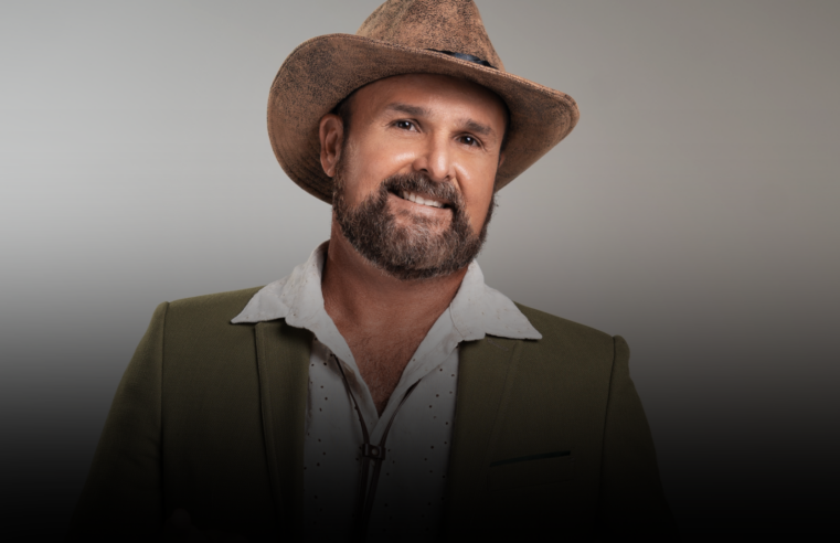 Leo Estakazero celebra 30 anos de carreira em ensaio especial de São João