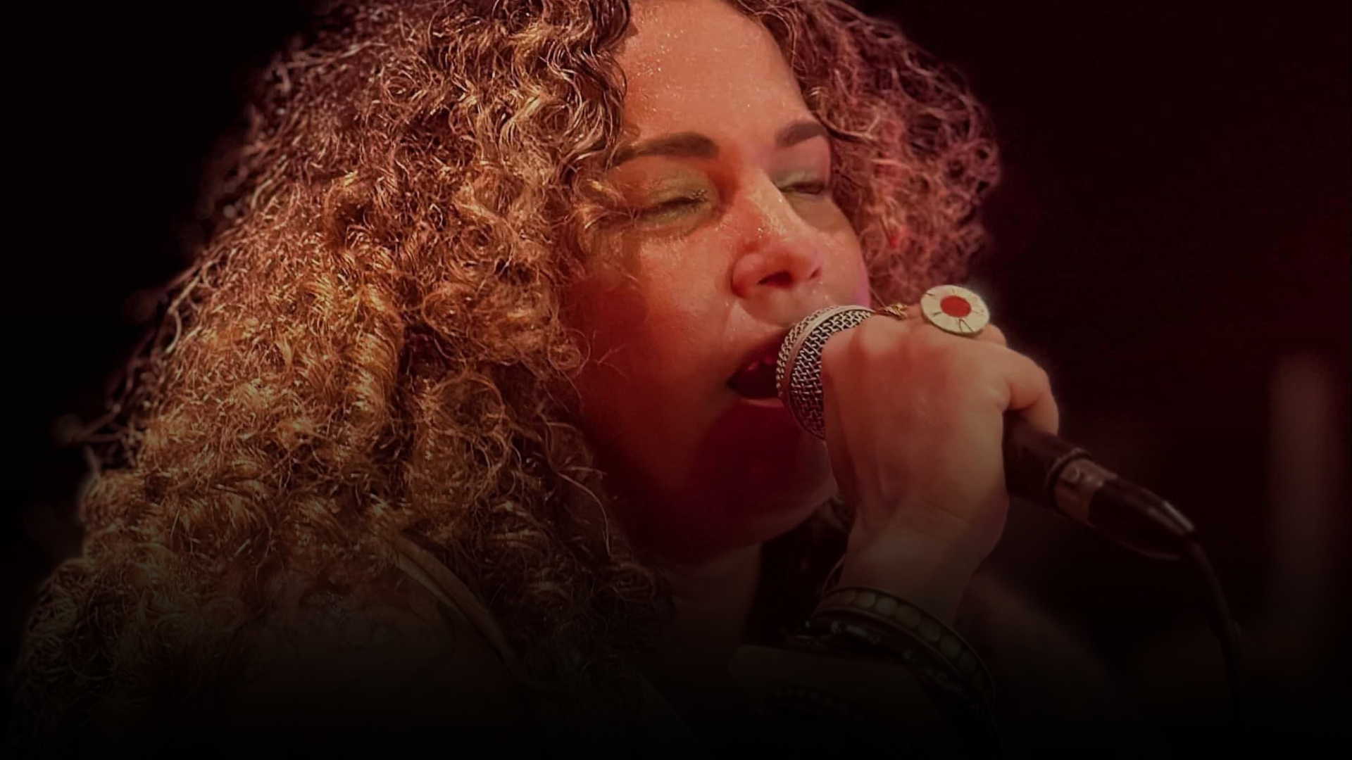 Renata Bastos apresenta reggae autoral e clássicos em noite especial no Rio Vermelho