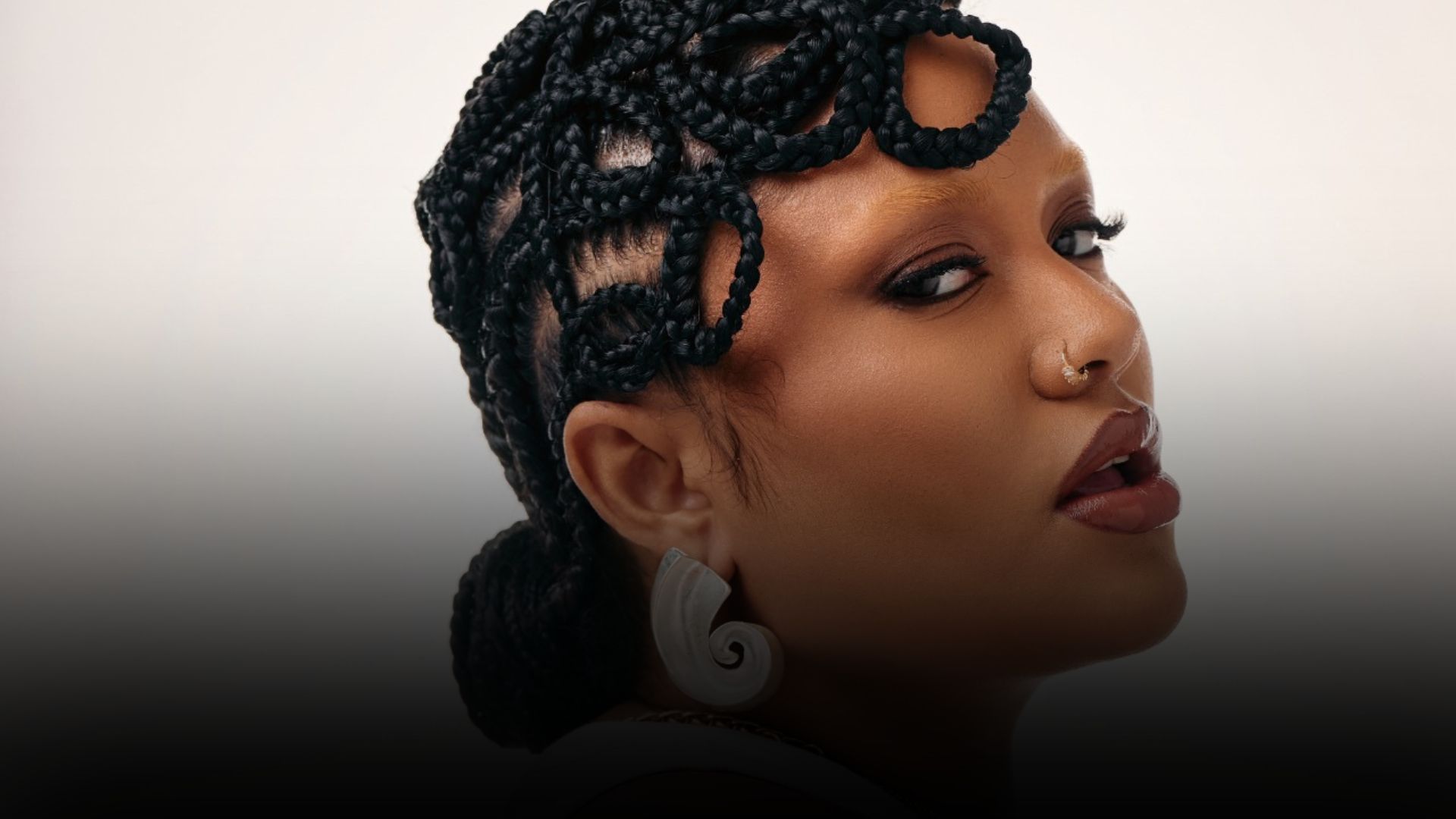 Iuna Falcão estreia turnê ‘UMAMI’ em Salvador e marca nova fase na carreira