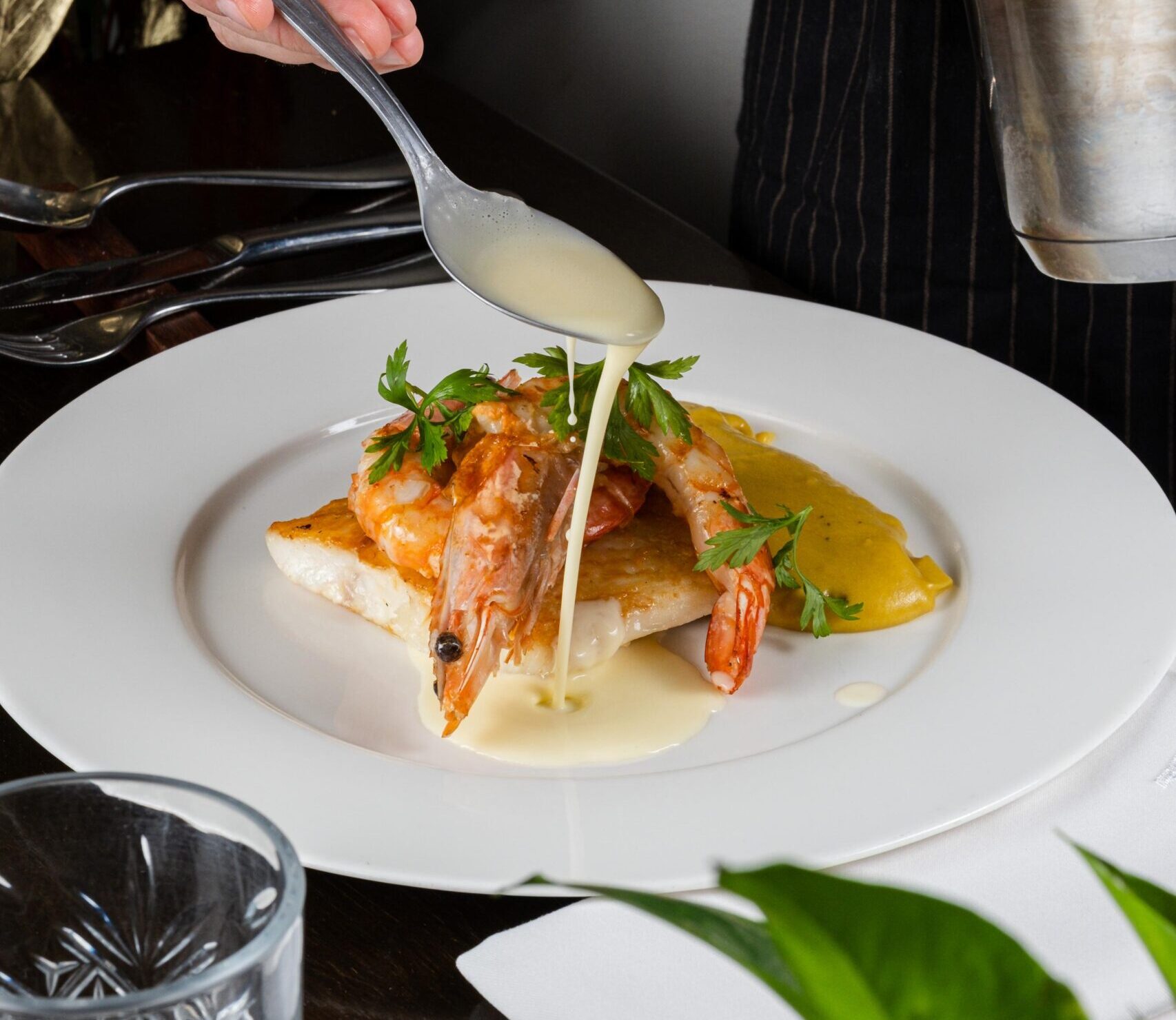Restaurante do Fera Palace Hotel apresenta seu Dueto do Mar na Grelha para o Dia das Mães