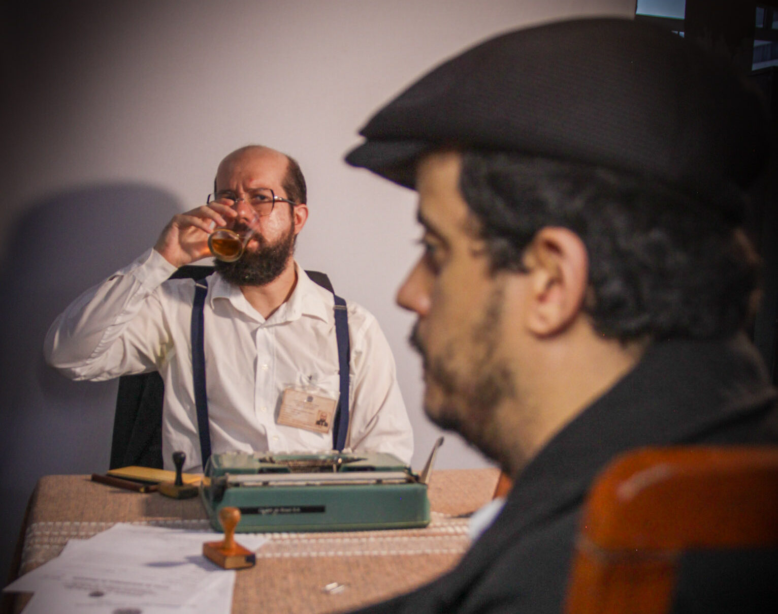 Espetáculo “Docta Ignorantia” estreia no Teatro Gamboa com reflexão intensa sobre poder, empatia e humanidade