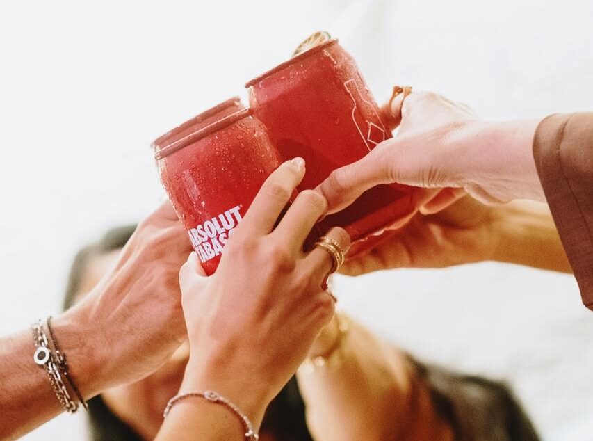 Puxadinho lança Happy Hour na Pituba com menu exclusivo e clima de fim de tarde
