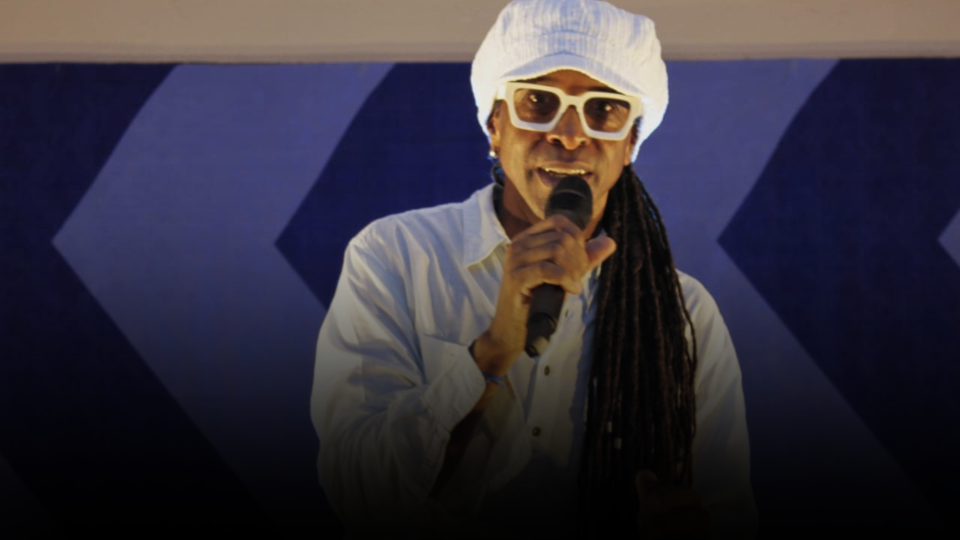 Espetáculo ORÍ 7 encena poesias de Ednaldo Muniz com performance, vídeo, música e dança
