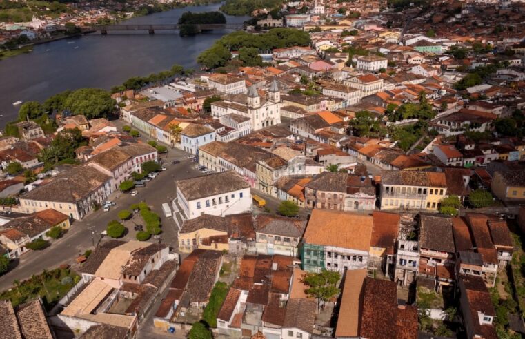 Conectar Cultural lança livro multimídia trilíngue sobre manifestações culturais do Recôncavo Baiano