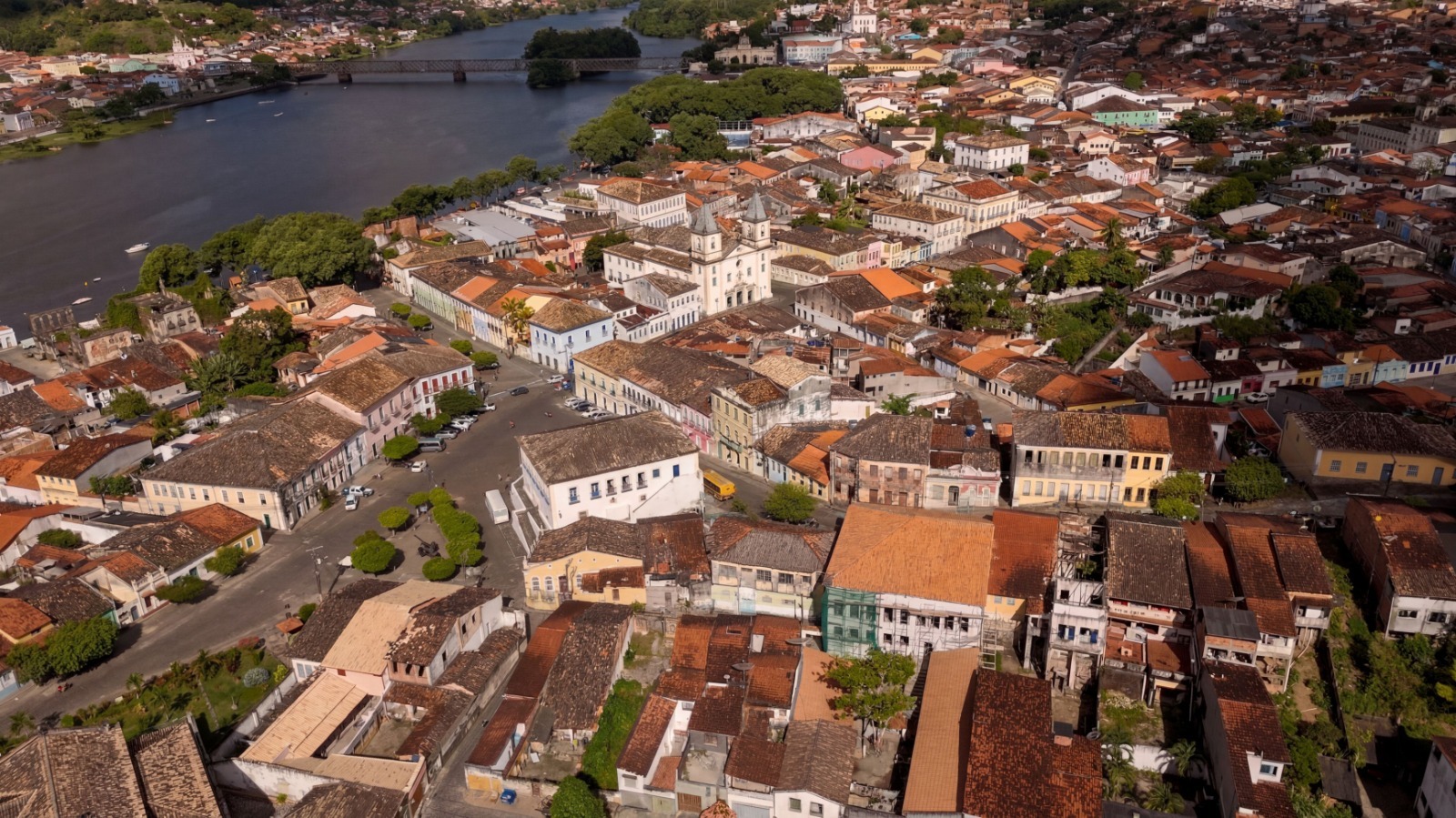Conectar Cultural lança livro multimídia trilíngue sobre manifestações culturais do Recôncavo Baiano