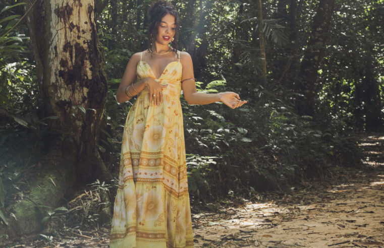 Mirceia Jordana apresenta show gratuito do álbum de estreia “À Vontade” no Sesc Casa do Comércio