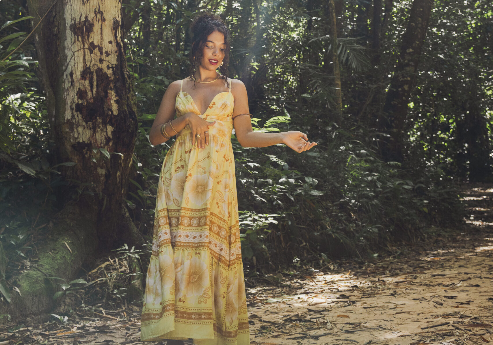 Mirceia Jordana apresenta show gratuito do álbum de estreia “À Vontade” no Sesc Casa do Comércio