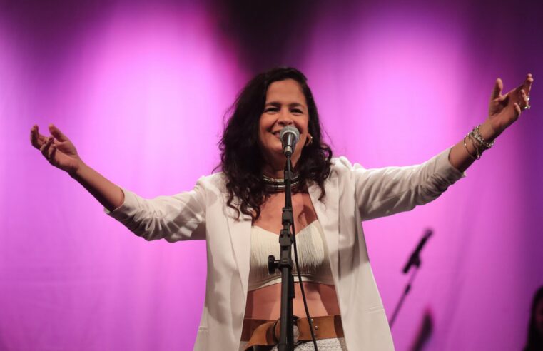 Cantora Danni Chagas apresenta o show “Cantos do Nordeste” no Teatro SESI Rio Vermelho