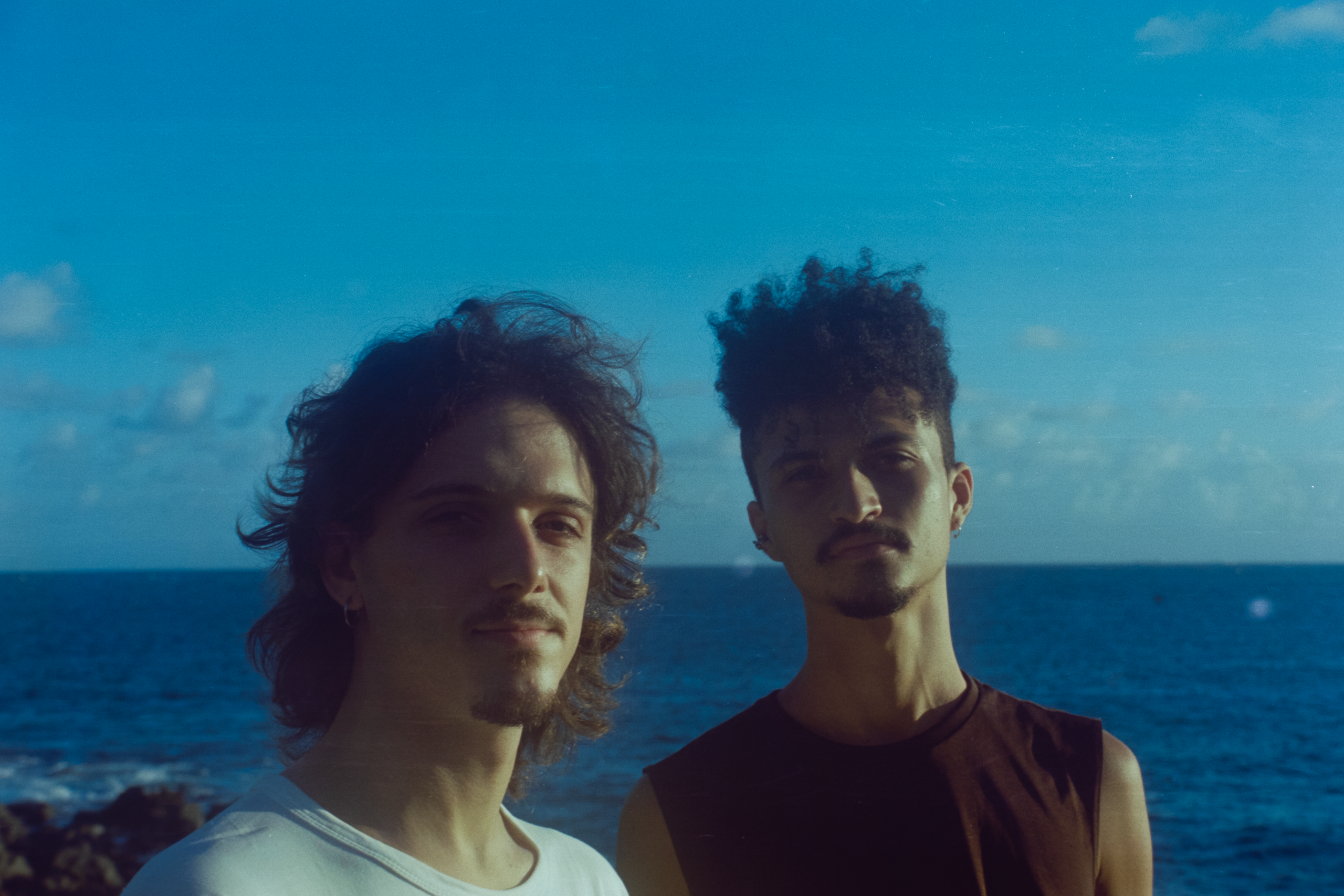 João Denovaro e Candioco exploram parceria sonora em noite no Teatro SESI Rio Vermelho