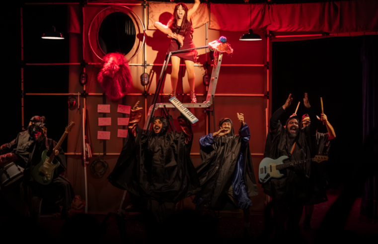“CÃO”, parceria entre os grupos nordestinos Clowns de Shakespeare (RN) e Magiluth (PE), chega a Salvador para temporada no CineTeatro 2 de Julho