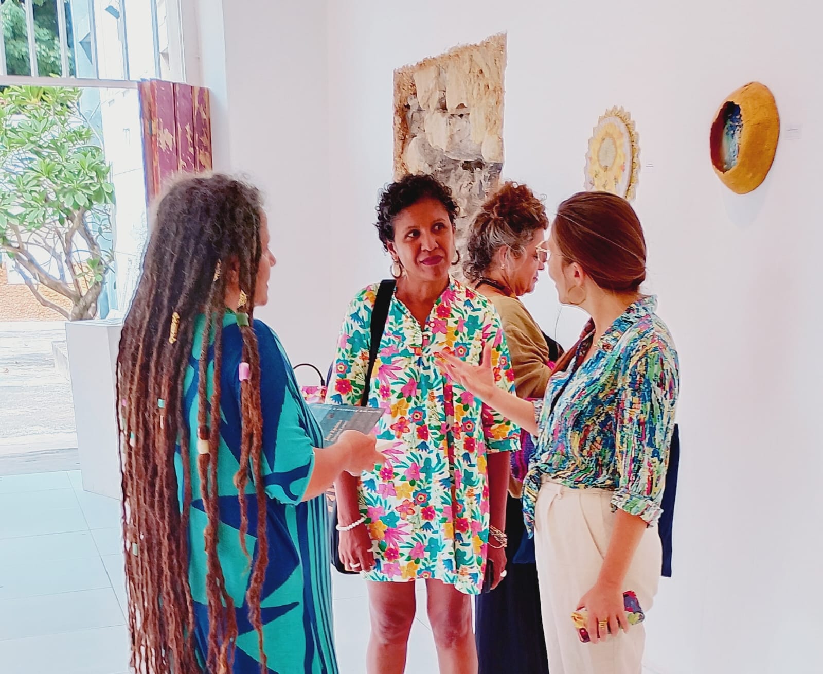 Exposição ‘Iramaia e o Encontro das Águas’ segue em cartaz até dia 19 de julho e reúne instalação, livro e documentário no MAB