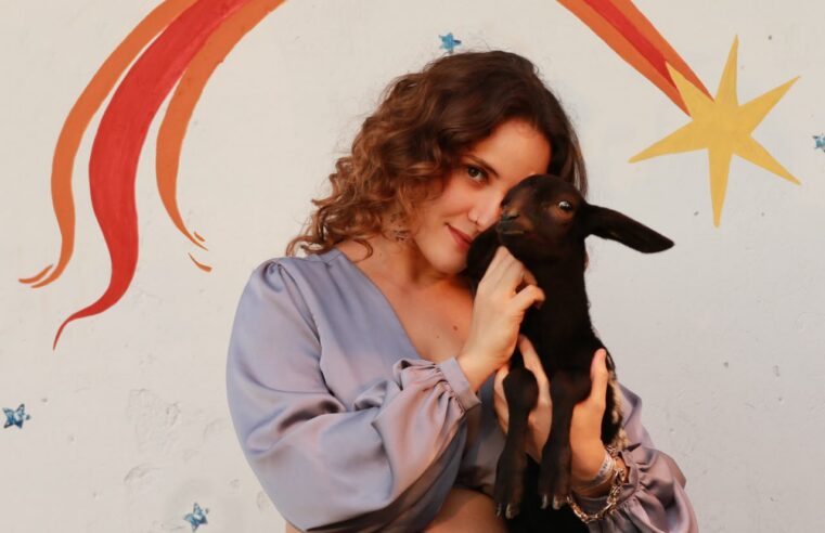 Cantora Julinha celebra o sertão e o brega no 3º Festival de Inverno de Itaitu neste sábado (18)