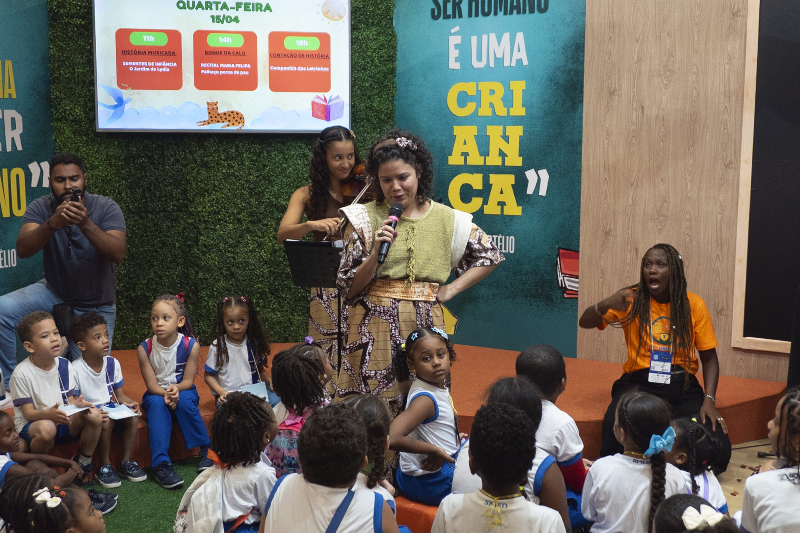 Brincalá na Varanda convida crianças e famílias para redescobrir o prazer de brincar através da arte