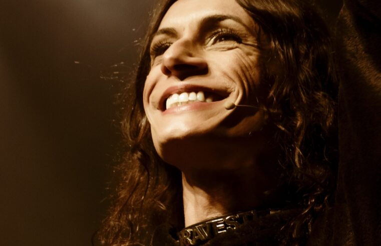 IC Encontro de Artes traz Renata Carvalho com seu “Manifesto Transpofágico” a Salvador