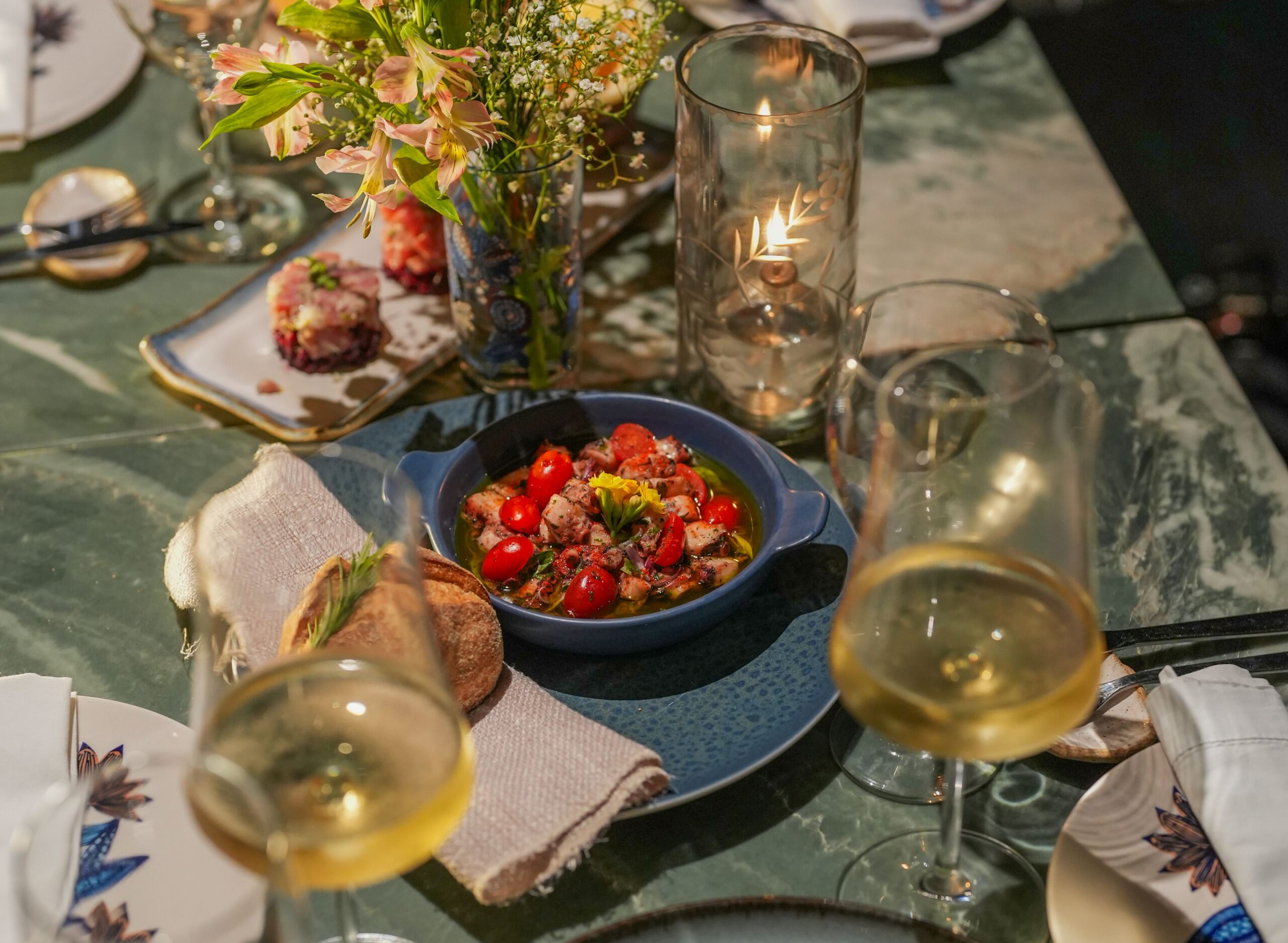 Rua Chile reúne gastronomia, música e arte em agenda semanal