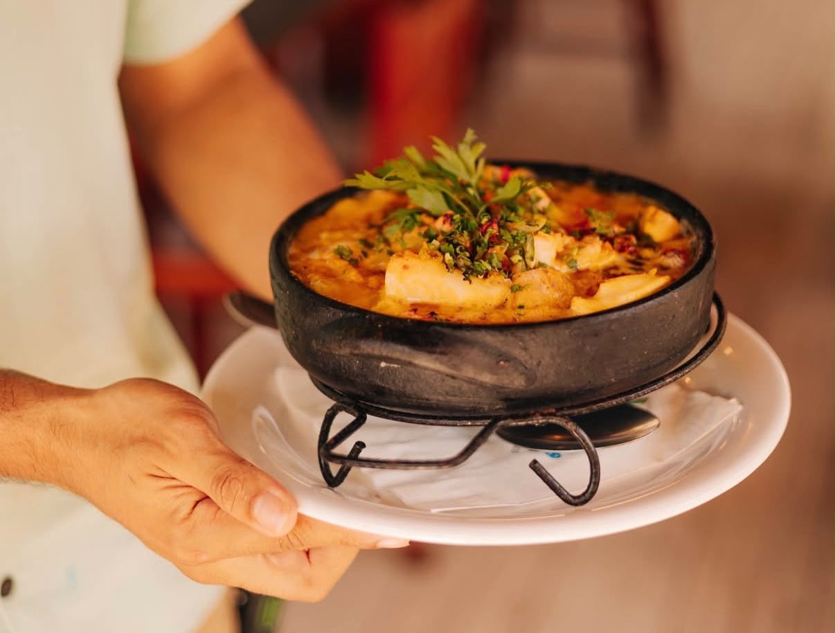 Hotel e escola de gastronomia promovem intercâmbio de chefs valorizando saberes regionais